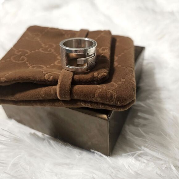 Gucci (Authentic) Large Cutout G Silver Ring w/ Box & GG Dust Cover, Size 5.5 - Picture 2 of 6